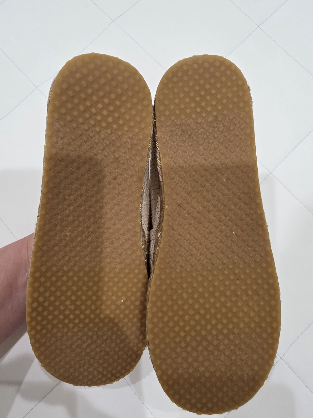 Toms - Picture 3 of 3